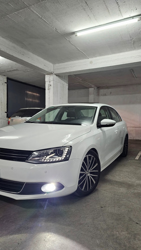 Volkswagen Vento 2.0 Sportline Tsi 200cv Bi-xenon Dsg
