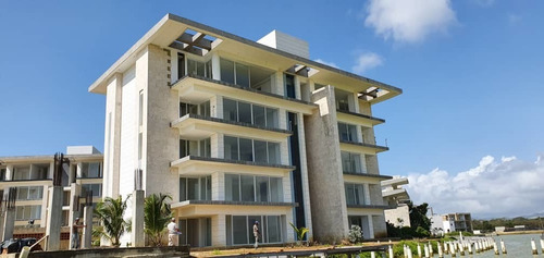 Imagen 11 de 21 de Bello Townhouse De 157m2 Con Muelle Privado.
