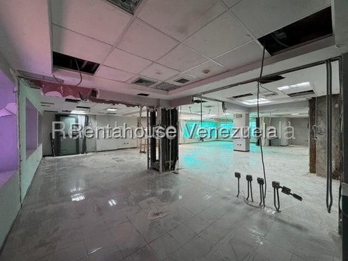 Santa Mónica !! En Venta Local Comercial A Pie De Calle, 641 M2, 12 Puestos De Estacionamiento. Ideal Para Toda Clase De Negocios Que Requieran Mucha Vistosidad Pública. Inmejorable Ubicación !!