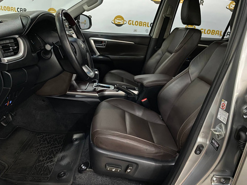 Imagem 8 de 10 de Toyota Hilux Sw4 2.8 Srx 4x4 7 Lugares 16v Turbo