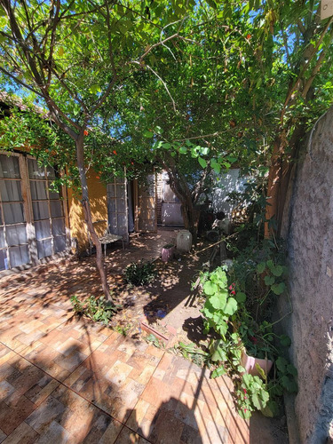 Venta De Casa Con 2d/1b Gran Terreno En San Luis-peñalolén