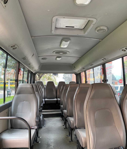 Imagen 3 de 5 de Alquilo Buseta Hyundai Counti Con Conductor 21 Pasajeros.