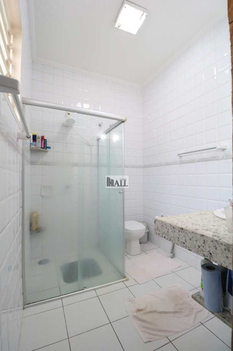 Casa Á Venda No Jardim América, 240m² 3 Dormitórios 2 Vagas - V7818