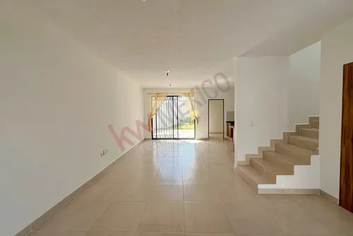 Casa En Venta Con Terreno Excedente En Un Residencial Muy Tranquilo Y Seguro En La Zona Norte De ...