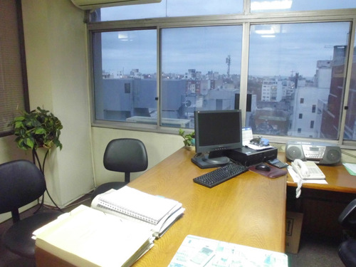 Lujosa Oficina Con 3 Despachos Y Sala De Reuniones Con Vista Panorámica Con Fácil Acceso A Rutas Nacionales Y Internacionales