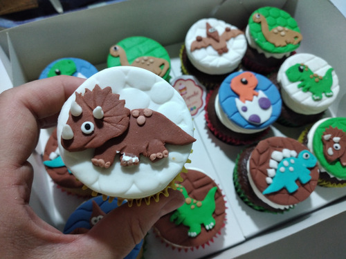 Cupcakes, Cookies, Oreos Y Minidonas Dinosaurios Vainilla Y Chocolate Dulce De Leche