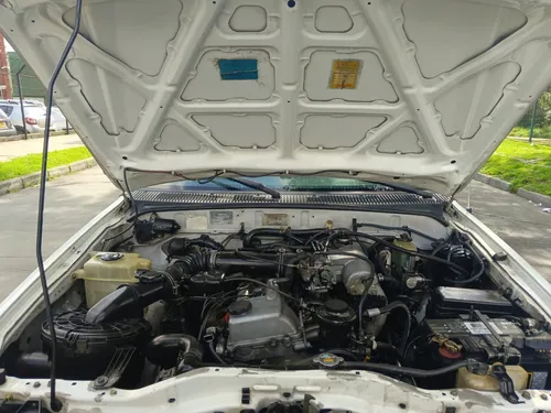 Toyota Hilux Mt 2400cc 4x2 Estacas