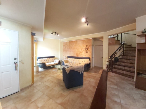 Imagen 4 de 12 de Amplio Y Cómodo Town House. Villas Miramar. Lechería