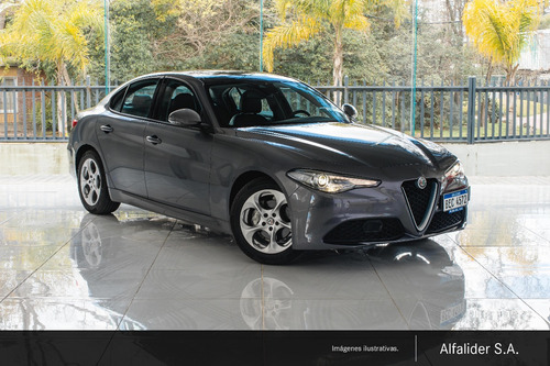 Alfa Romeo Giulia 2.0 Ti Q2 At