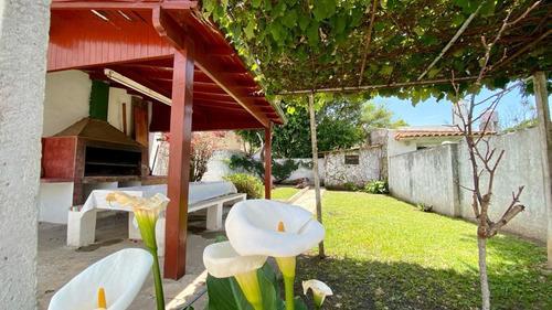 Casa En Venta Olivos Roche, 5 Amb. Con Gran Lote 