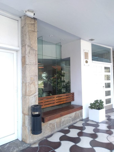 Imagen 17 de 30 de Local Comercial Alquiler Ubicado En Galería Del Edificio Cabo Corrientes