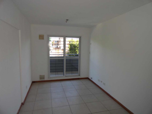 Depto 1 Dorm + Balcón Contrafrente. Urquiza / Castellanos