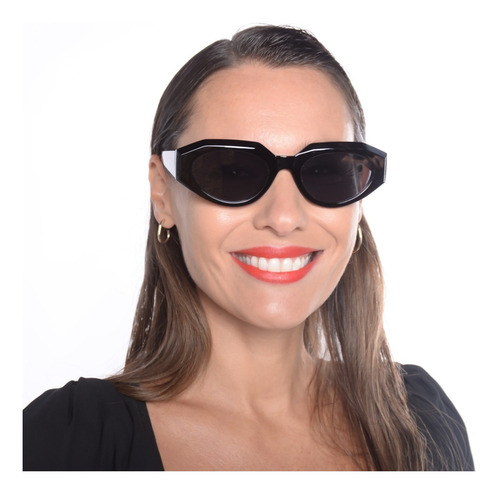 Imagen 2 de 7 de Anteojos Sol Infinit By Pampita Berni Negro Lente Gris