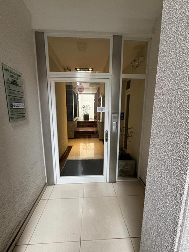 Alquiler Comercial Amplias Oficinas Con Balcon - Zona Plaza Mitre