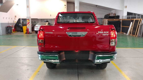 Imagen 9 de 15 de Hilux 4x2 Srv Mt 2.8tdi