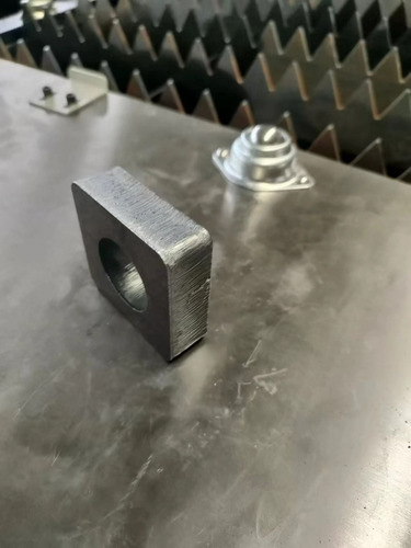 Máquina Láser Fibra Cnc Corte De Metales 1500 X 3000 3000w