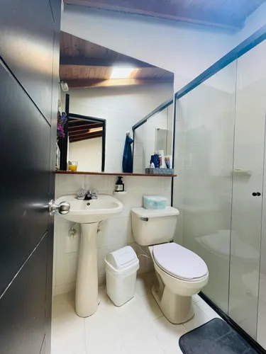 Vendo Casa Unifamiliar En Envigado, Doble Parqueadero.