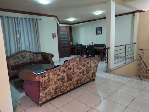 Imagem 13 de 16 de Casa Confortável Bairro Iguaçu