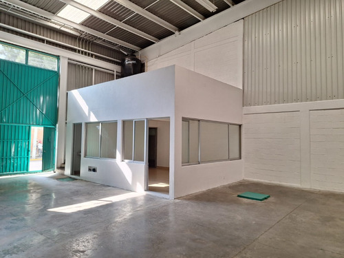 Bodega Con Excelente Ubicación, Uso De Suelo Industrial, Entrada Para Tráiler
