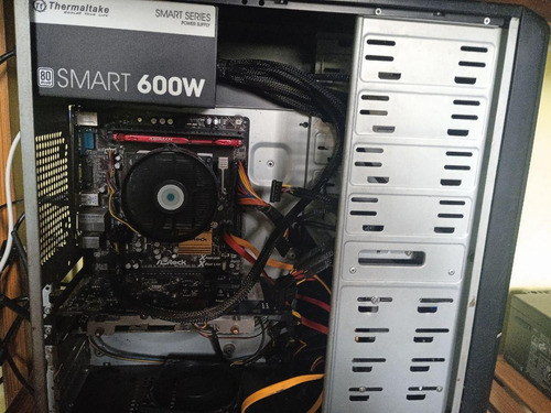 Imagen 2 de 2 de Pc Amd Cuad-core 8gb Ram Radeon 7770