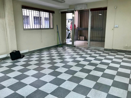 Venta Local Ciudad Vieja Misiones Al Frente Con Buena Renta