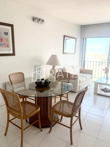 Apartamento 1 Dormitorio Y Medio En Venta En Peninsula