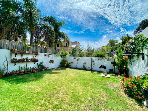 Casa 5 Amb En Barrio Uno - Con Piscina