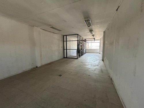 Excelente Local Comercial San Pablo Con Montacarga
