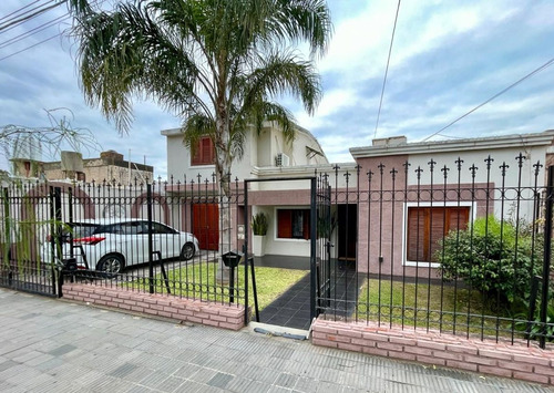 Se Vende Casa Con Pileta + Departamento