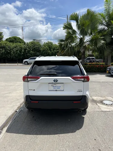 Toyota RAV4 2.5cc XLE 4x4 Hybrid