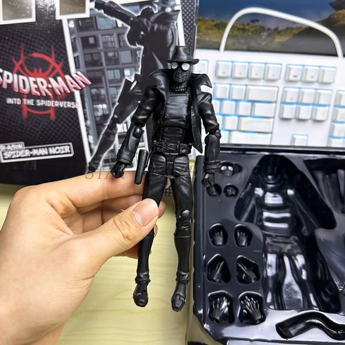 Spider-man Noir Figura De Acción Spiderverse Peter Parker