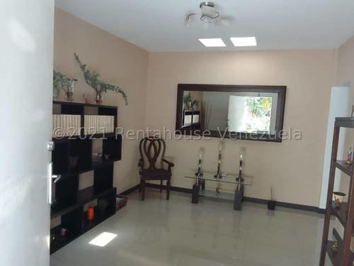 Imagen 14 de 30 de Mls #22-12709 Bella Quinta Con Amplios Espacios, En Calle Cerrada Con Vigilancia Las 24 Horas, Excelente Seguridad, 8 Puestos De Estacionamiento, Cerco Eléctrico, Amplio Deposito, Bello Jardín. Afm
