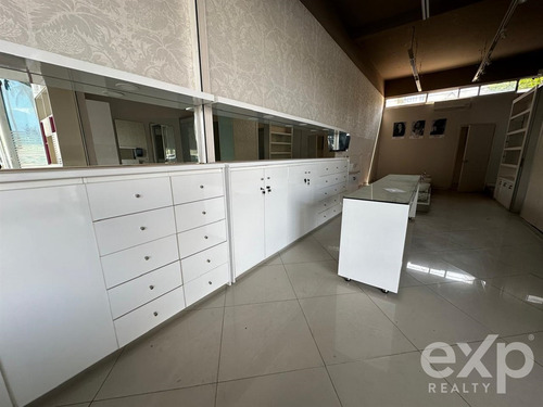 Arriendo Local Comercial Con Alto Trafico En Avda La Dehesa