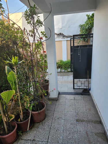 Excelente Casa En Calle Inés Rivas, Comuna De La Cisterna.