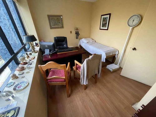 Oficina En Venta En Las Condes / Edificio Medico Alcantara