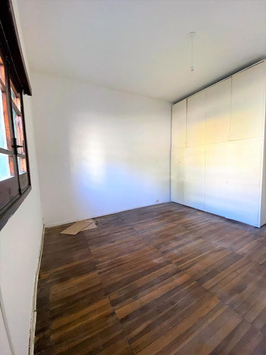 Casa En Planta Baja, Independiente, Al Frente Con Patio