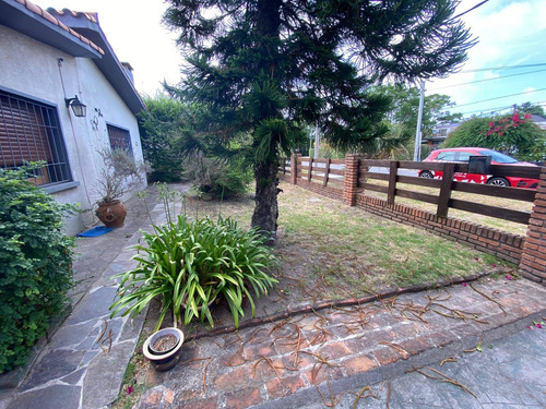 Venta De 2 Casas En Mismo Padrón Con 4 Dormitorios En Shangrila