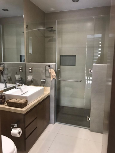 Imagen 9 de 30 de Casa En Residencial Parque Virreyes, Espacios Amplios E Iluminados, Cocina Incluye Refrigerador Horno Y Horno De Microondas Marca Frigidaire Tiene Jacuzzy Grande Exactamente Lo Que Buscas.