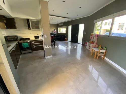 Imagen 1 de 14 de Casa En Venta En Berazategui Hudson Chico 4 Ambientes