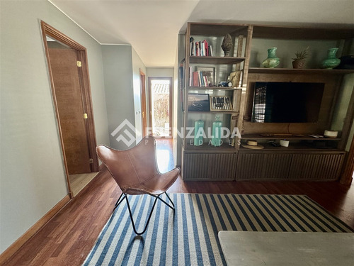 Casa En Venta De 5 Dorm. En Colina
