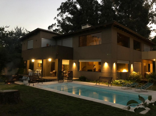 Impecable Casa En El Bosque Peralta Ramos Con Piscina. Hasta 10 Pasajeros