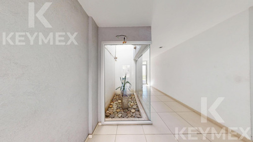 Departamento En Venta De 2 Dormitorios, La Plata