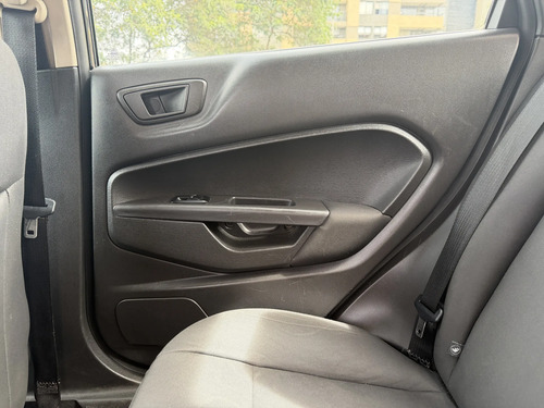 Ford Fiesta 1.6 Sportback Automática
