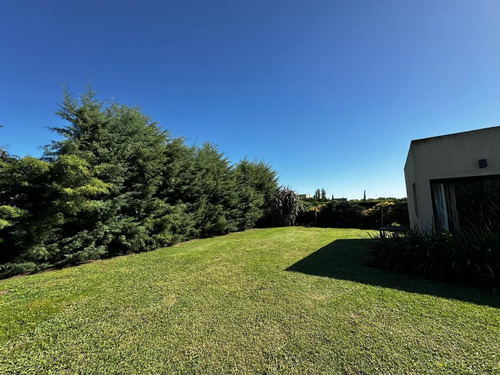 Casa En Venta En Santa Guadalupe, Pilar Del Este, Pilar