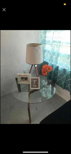 Mesa De Centro Base De Madera Cubierta De Cristal