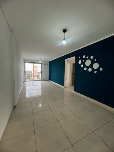 Departamento De Tres Ambientes En Alquiler
