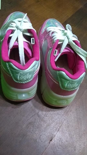 Zapatillas Footy Con Ruedas Y Luces , Impecable