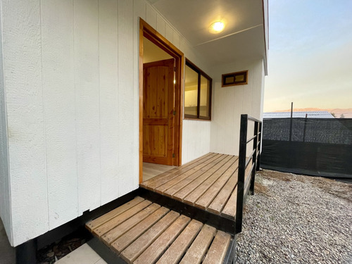 Linda Casa Nueva Con Excelente Ubicación En Limache Centro