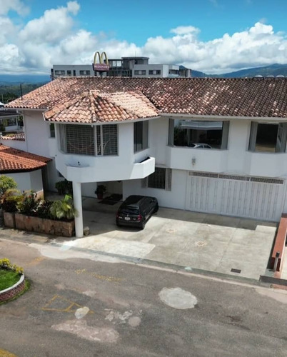 Casa En Urbanización Valle Arriba Country Club En Venta 