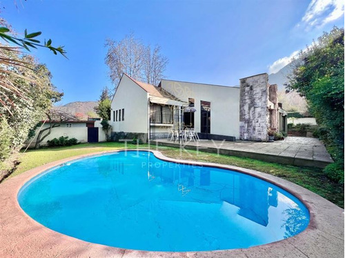 Casa Venta 5 Dormitorios Y Piscina - Santa María Manquehue